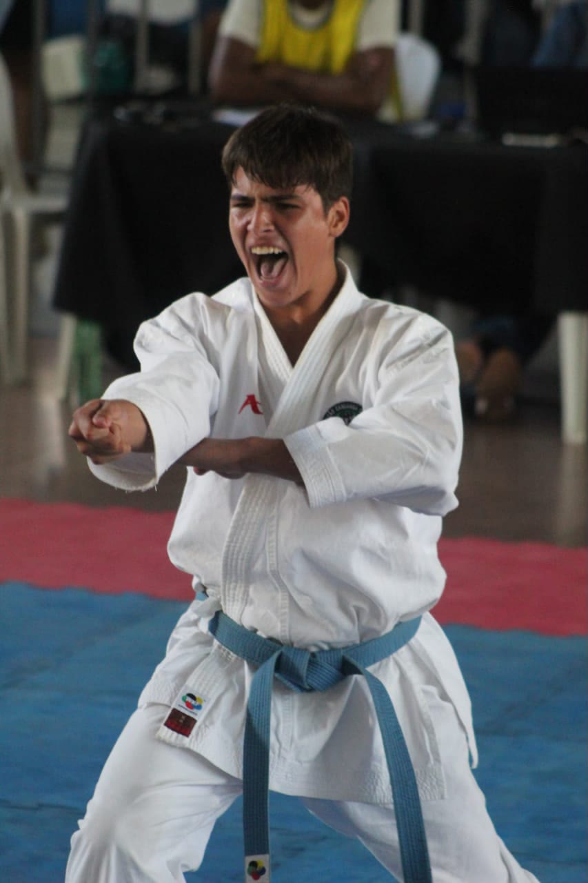 Miguel executando kata com kiai