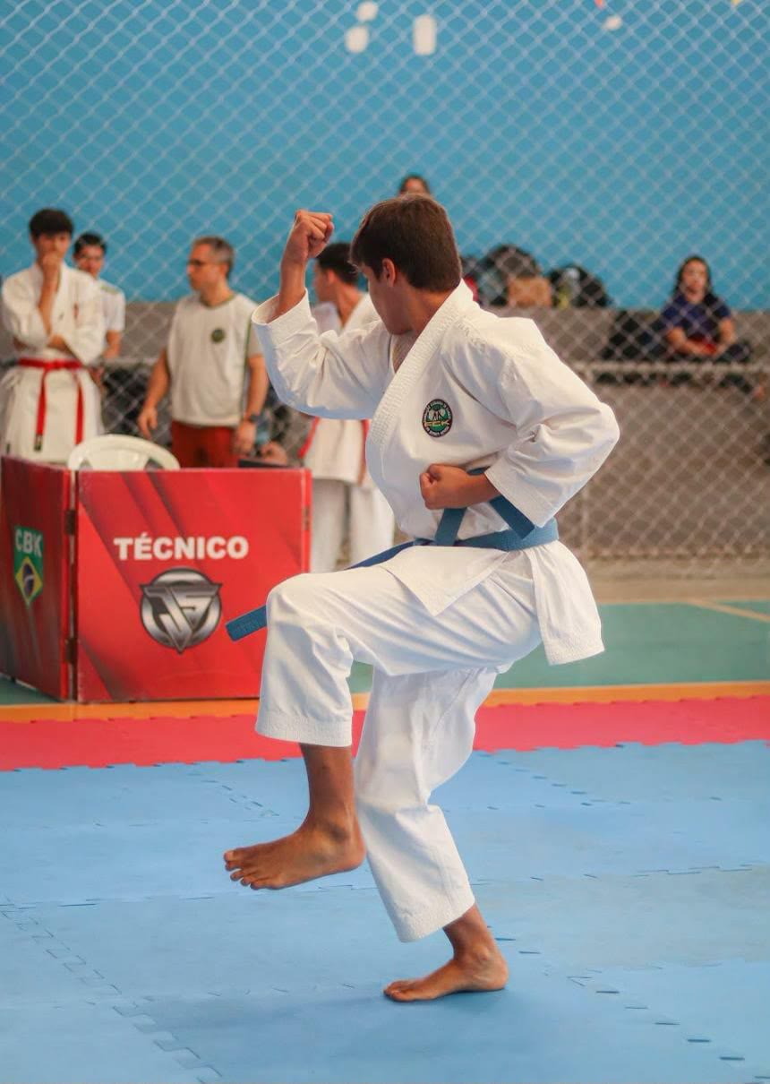 Miguel em movimento de kata
