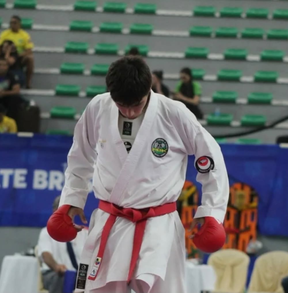 Miguel fazendo a reverência