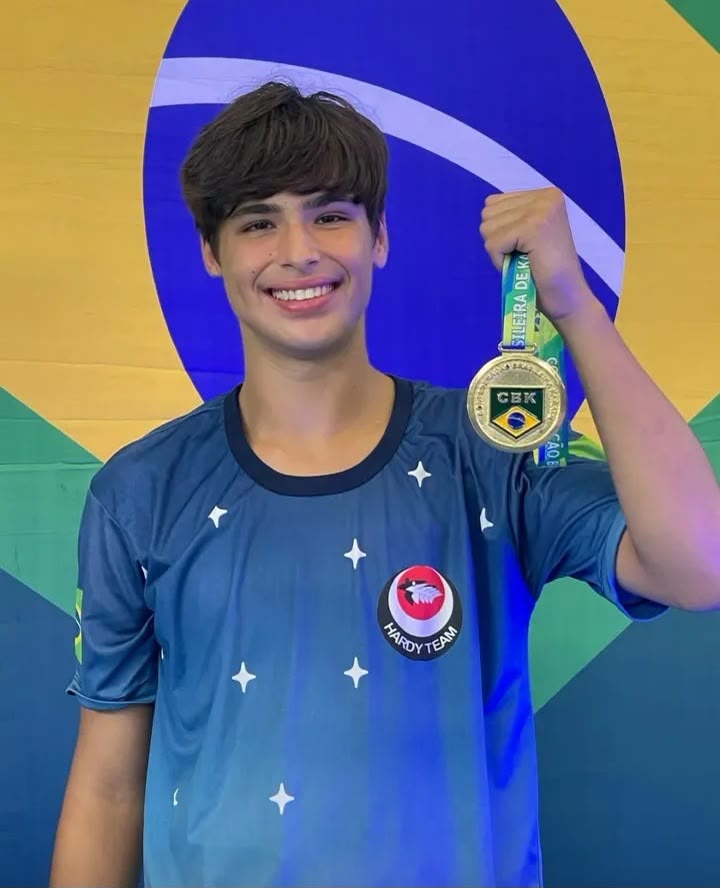 Miguel com a medalha de ouro
